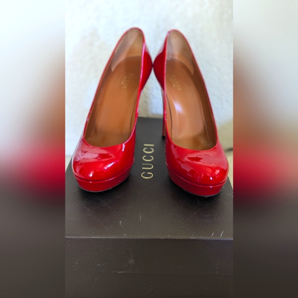 Gucci Vernice Crystal Platform Pumps